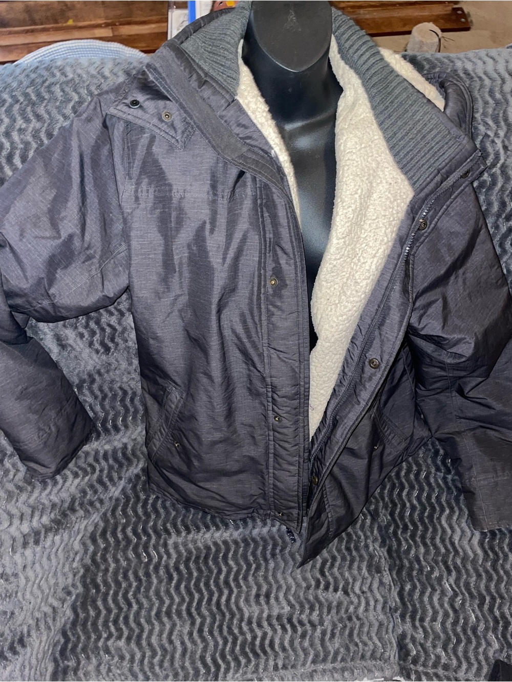 Hollister Men's Charcoal Gray Puffer Jacket with Cream Sherpa Lining